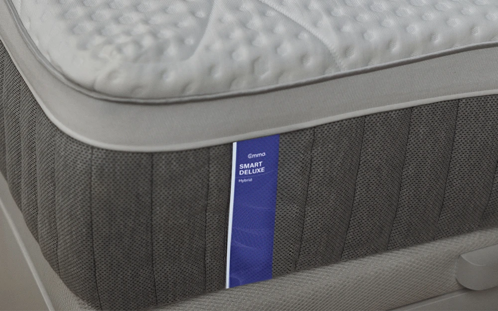 Emma Smart Hybrid Mattress Corner Close