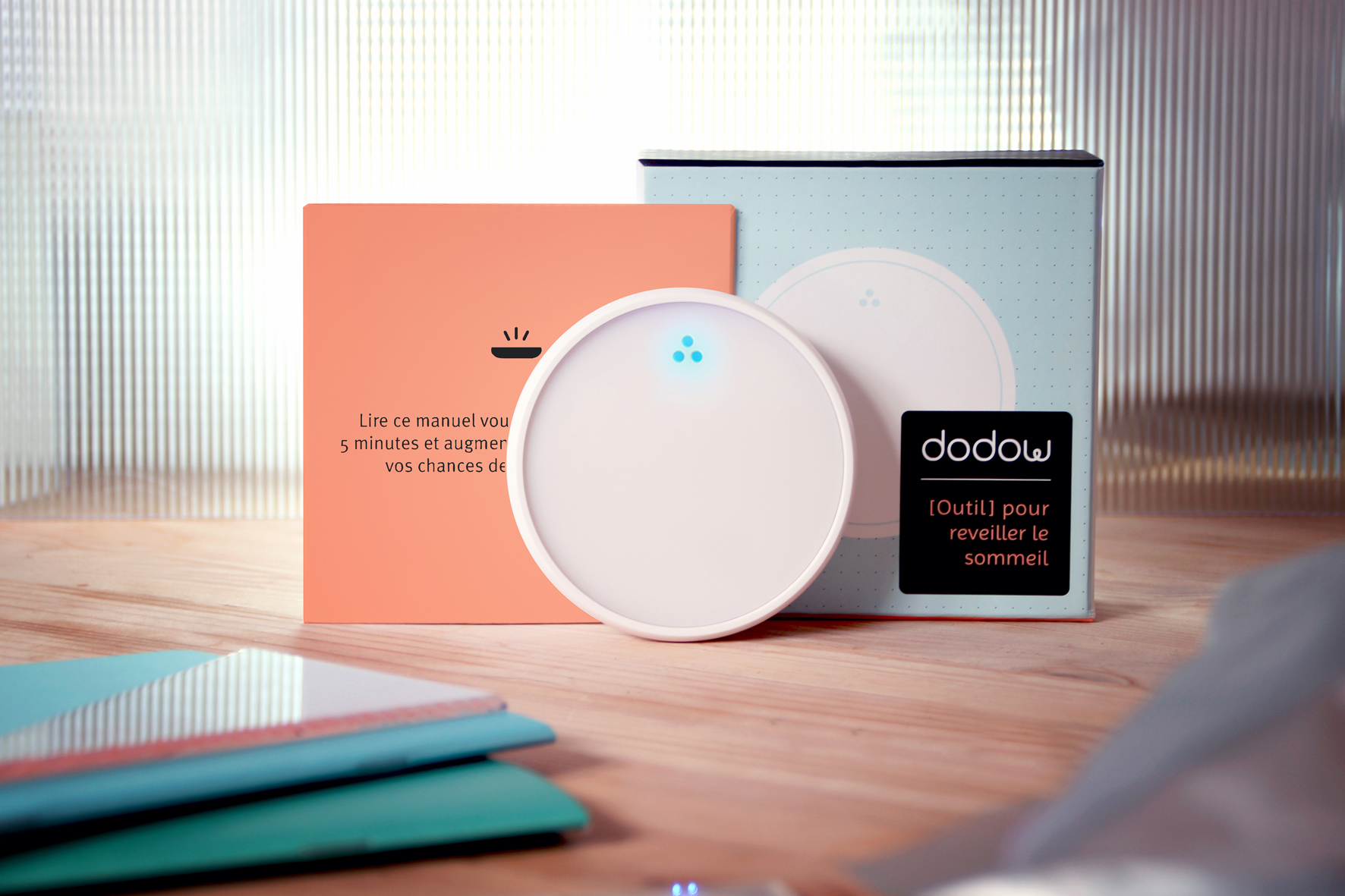 The Dodow sleep aid and its minimalist packaging.